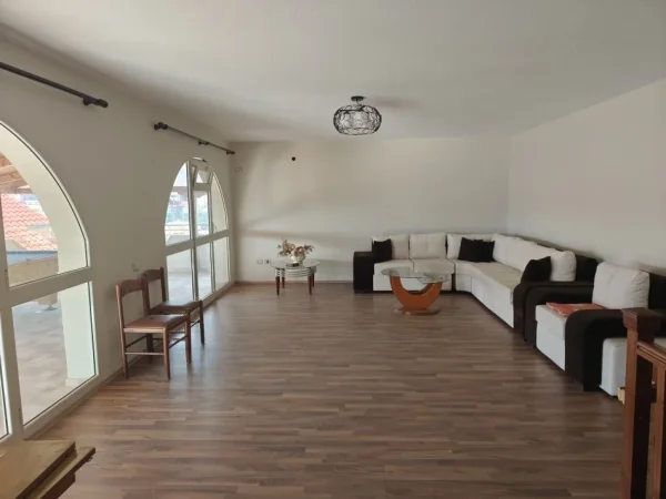 Shkoder, shitet 4+1+Aneks+Ballkon Kati 4, 230 m² 325.000 € 