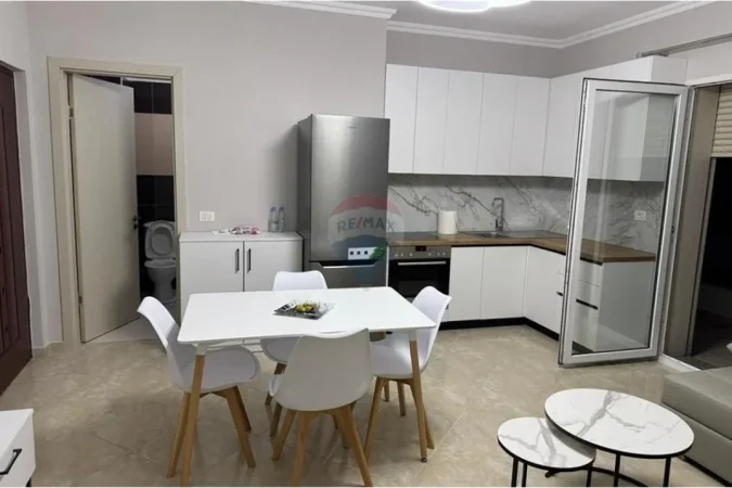 Tirane, jepet me qera apartament 1+1 , 550 € (PRANE HIPOTEKES)