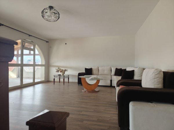 Shkoder, shitet 4+1+Aneks+Ballkon Kati 4, 230 m² 325.000 € 
