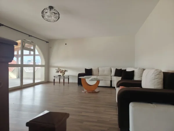 Shkoder, shitet 4+1+Aneks+Ballkon Kati 4, 230 m² 325.000 € 