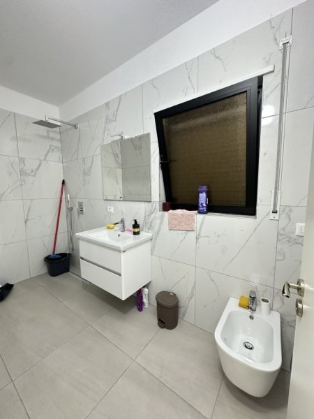 Tirane, shes apartament 2+1+Ballkon Kati 8, 116 m² 216.000 € 