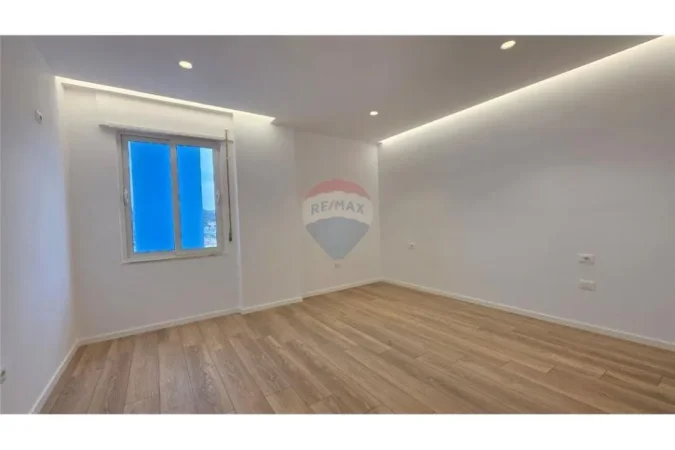 Vlore, shitet apartament 2+1+Ballkon Kati 8, 101 m² 140.000 € (Rr. Zenel Murra, Vlorë)