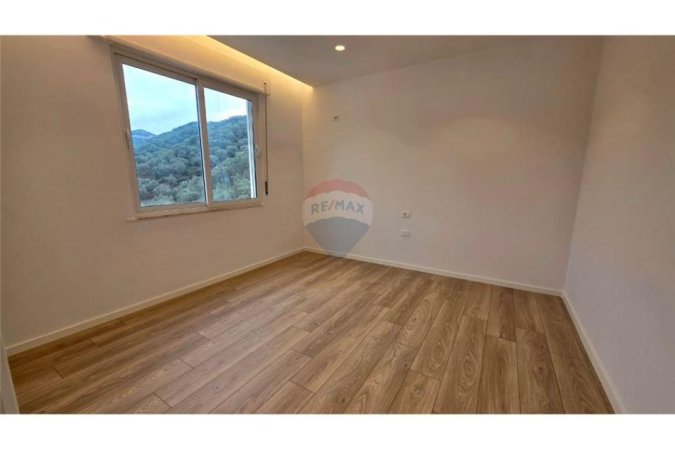 Vlore, shitet apartament 2+1+Ballkon Kati 8, 101 m² 140.000 € (Rr. Zenel Murra, Vlorë)