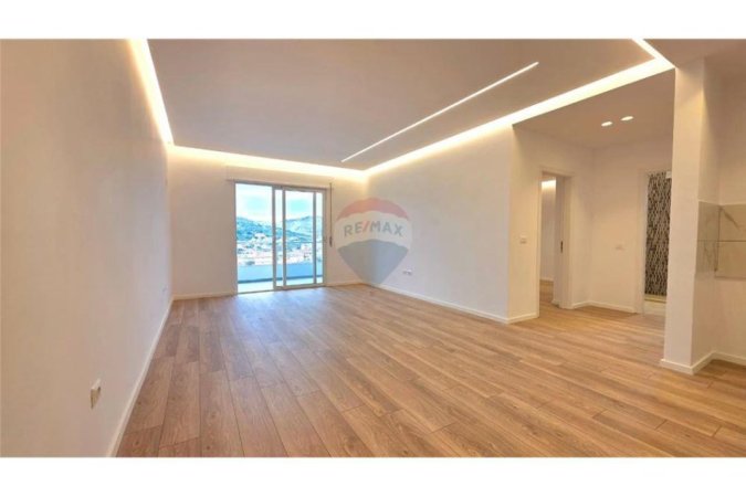 Vlore, shitet apartament 2+1+Ballkon Kati 8, 101 m² 140.000 € (Rr. Zenel Murra, Vlorë)