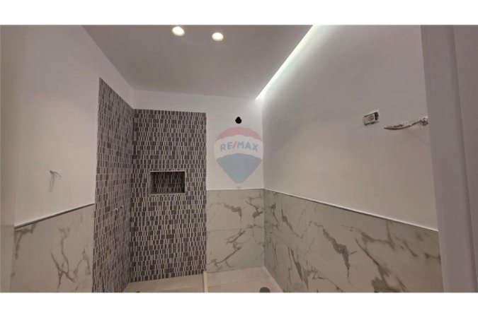 Vlore, shitet apartament 2+1+Ballkon Kati 8, 101 m² 140.000 € (Rr. Zenel Murra, Vlorë)