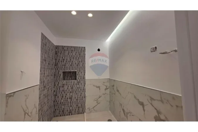 Vlore, shitet apartament 2+1+Ballkon Kati 8, 101 m² 140.000 € (Rr. Zenel Murra, Vlorë)