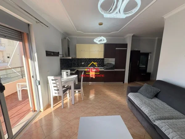 Vlore, shitet apartament 1+1+Ballkon Kati 7, 91 m² 136.000 € (Rruga Murat Tërbaçi)