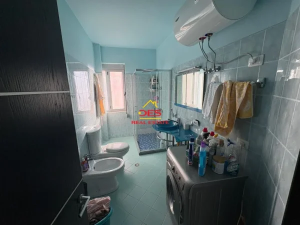 Vlore, shitet apartament 1+1+Ballkon Kati 7, 91 m² 136.000 € (Rruga Murat Tërbaçi)