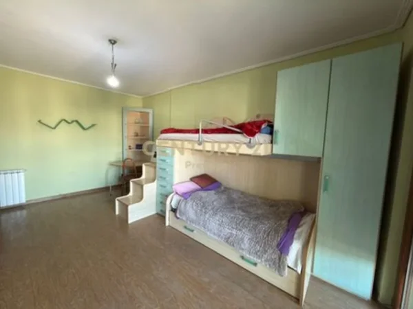 Tirane, jepet me qera apartament 2+1 Kati 9, 124 m² 700 € (Ambasada Amerikane)