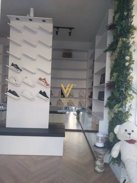 Tirane, jepet me qera dyqan Kati 0, 30 m² 500 € (ALI DEMI)