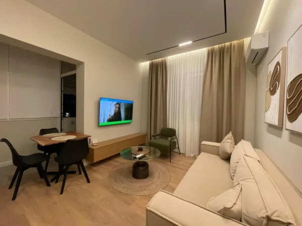 Tirane, jepet me qera apartament 1+1 Kati 4, 50 m² 700 € (Rruga e Barrikadave.)