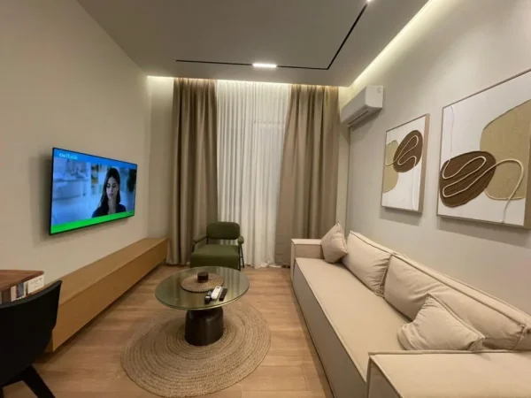 Tirane, jepet me qera apartament 1+1 Kati 4, 50 m² 700 € (Rruga e Barrikadave.)