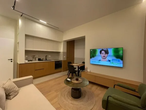 Tirane, jepet me qera apartament 1+1 Kati 4, 50 m² 700 € (Rruga e Barrikadave.)