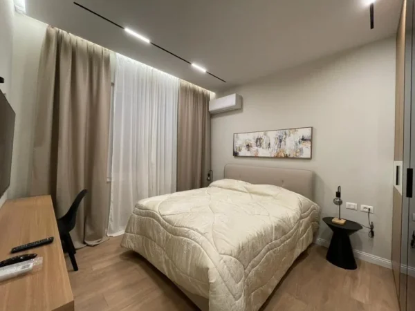 Tirane, jepet me qera apartament 1+1 Kati 4, 50 m² 700 € (Rruga e Barrikadave.)