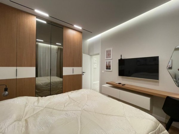 Tirane, jepet me qera apartament 1+1 Kati 4, 50 m² 700 € (Rruga e Barrikadave.)