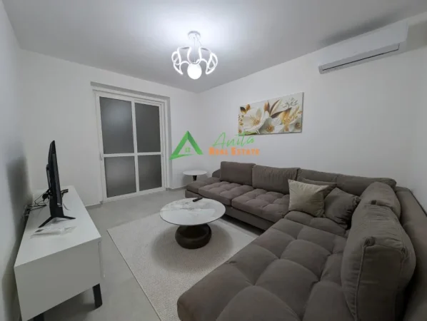 Tirane, jepet me qera apartament 2+1+Ballkon Kati 2, 70 m² 65 000 Leke (Selvia, afer kryqezimit)