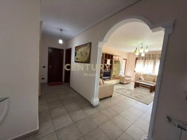 Tirane, jepet me qera apartament 2+1 Kati 9, 129 m² 800 € 