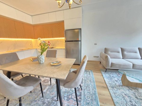 Tirane, jepet me qera apartament 2+1 Kati 5, 120 m² 1.150 € 