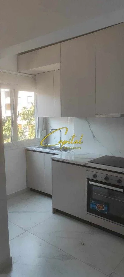 Tirane, jepet me qera apartament 2+1 Kati 3, 75 m² 530 € (ISH PARKU)