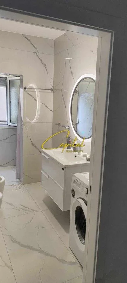 Tirane, jepet me qera apartament 2+1 Kati 3, 75 m² 530 € (ISH PARKU)