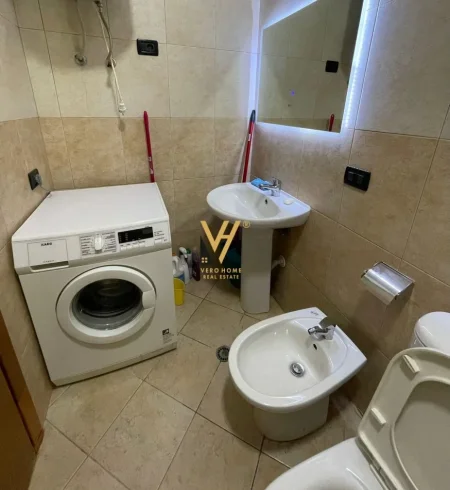 Tirane, jepet me qera apartament 2+1+Ballkon Kati 7, 80 m² 750 € (BLLOK)