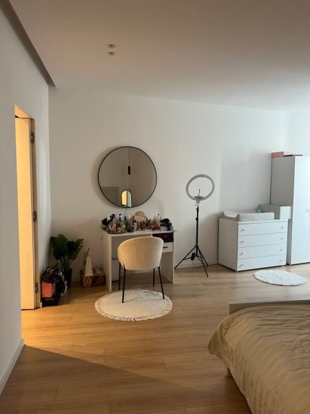 Tirane, jepet me qera apartament 2+1+2 Kati 3, 100 m² 800 € (Raddison)