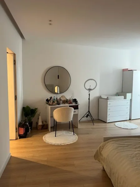 Tirane, jepet me qera apartament 2+1+2 Kati 3, 100 m² 800 € (Raddison)