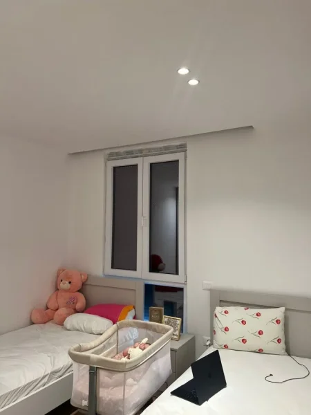 Tirane, jepet me qera apartament 2+1+2 Kati 3, 100 m² 800 € (Raddison)