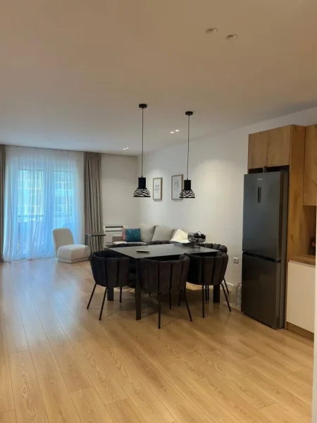 Tirane, jepet me qera apartament 2+1 Kati 3, 120 m² 800 € 