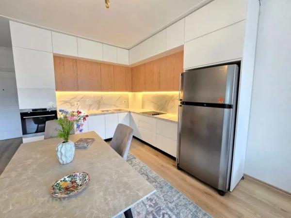 Tirane, jepet me qera apartament 2+1 Kati 5, 120 m² 1.150 € (Shallvaret)