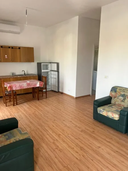 Tirane, jepet me qera Vile 2+1 Kati 4, 100 m² 350 € (5 Maji)