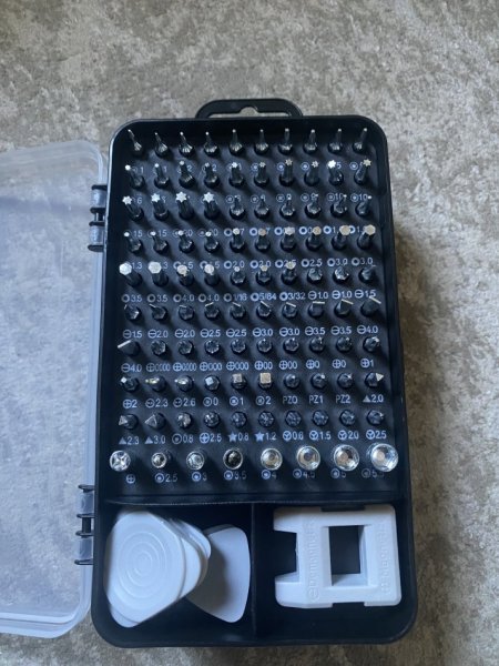 Tirane, shes Set kacavidash magnetike, jane te reja 30 mij lek