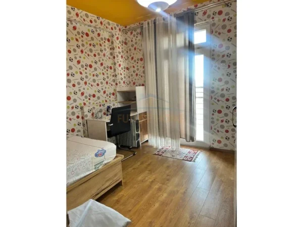 Tirane, shitet apartament 2+1+Ballkon Kati 5, 96 m² 137.000 € (Fresk)