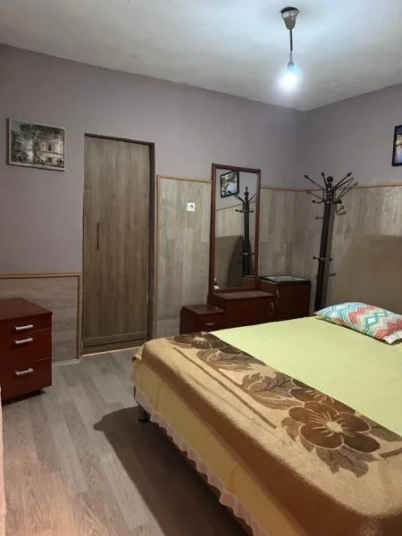 Tirane, jepet me qera apartament 1+1 Kati 2, 54 m² 400 € (Myslym Shyri)