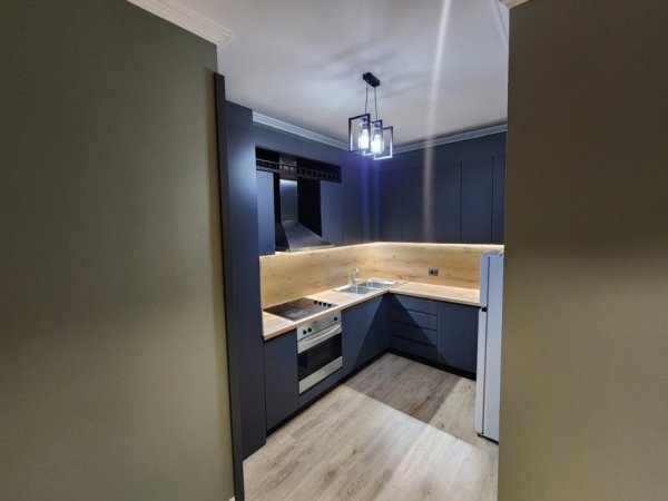 Tirane, jepet me qera apartament 3+1+Ballkon Kati 4, 156 m² 1.200 € (Rruga e Kavajes)