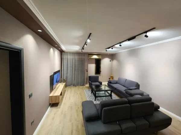 Tirane, jepet me qera apartament 3+1+Ballkon Kati 4, 156 m² 1.200 € (Rruga e Kavajes)