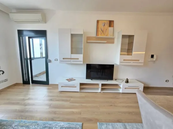 Tirane, jepet me qera apartament 2+1 Kati 5, 120 m² 1.150 € (Shallvare)