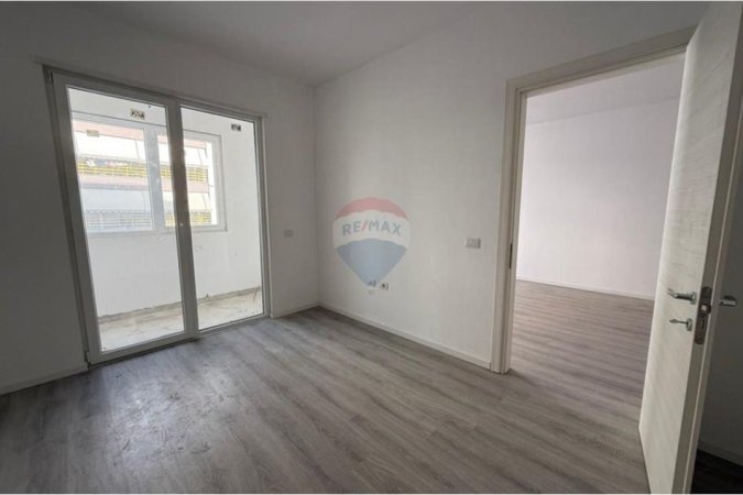 Tirane, shitet apartament 1+1+Ballkon Kati 3, 71 m² 130.000 € 