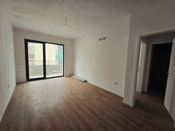 Tirane, shitet apartament 1+1 , 78 m² 175.000 € (prane radison)