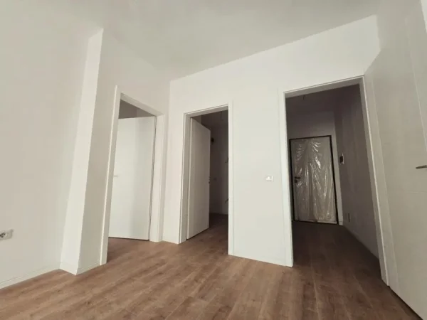 Tirane, shitet apartament 1+1 , 78 m² 175.000 € (prane radison)