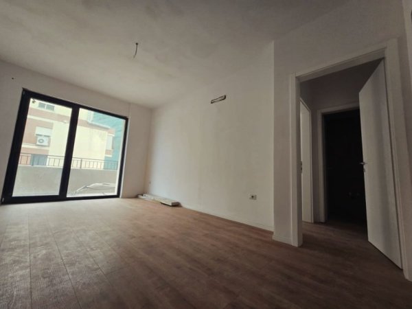 Tirane, shitet apartament 1+1 , 78 m² 175.000 € (prane radison)
