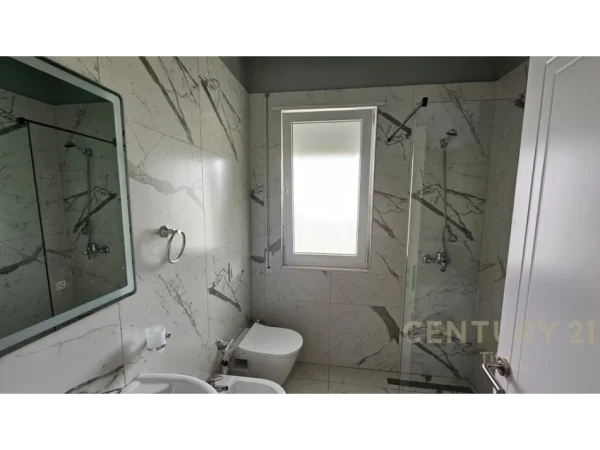 Tirane, jepet me qera apartament 1+1 Kati 6, 40 m² 400 € (Don Bosko)