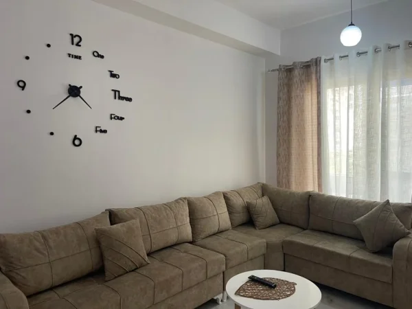 Tirane, jepet me qera apartament 2+1 Kati 2, 80 m² 630 € 
