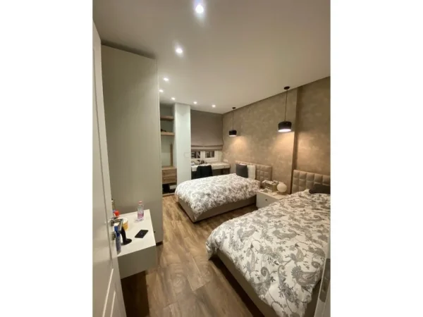 Tirane, jepet me qera apartament 3+1+Ballkon Kati 11, 114 m² 1.700 €