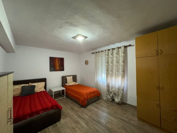 Tirane, jepet me qera shtepi 1+1 Kati 0, 57 m² 350 € (ne rrugen Vangjel Capo Tirane)