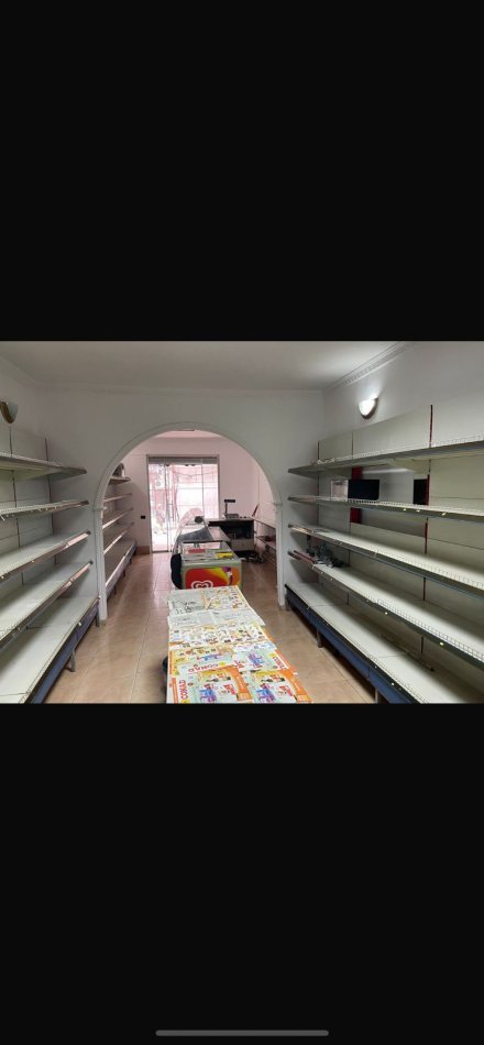 Tirane, jepet me qera dyqan Kati 0, 45 m² 500 € (ISH PARKU)