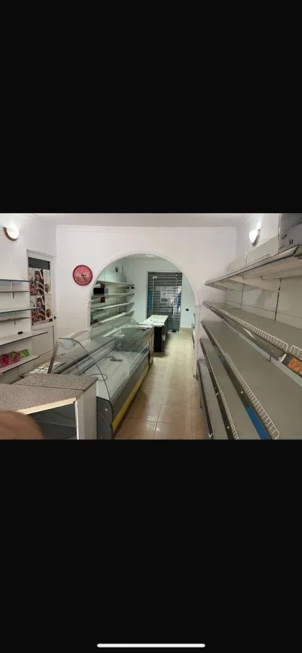 Tirane, jepet me qera dyqan Kati 0, 45 m² 500 € (ISH PARKU)