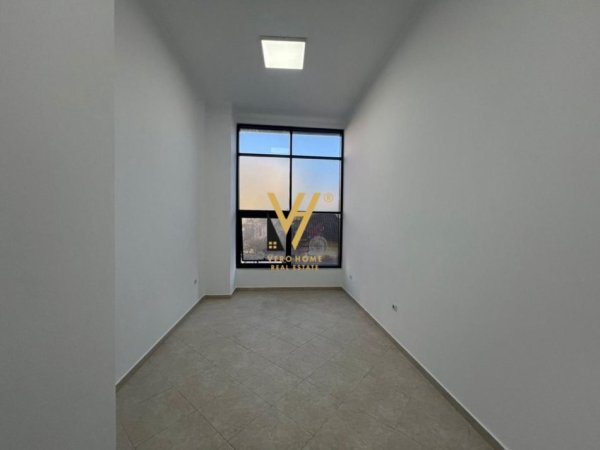 Tirane, jepet me qera zyre Kati 1, 26 m² 450 € (9 KATESHET)