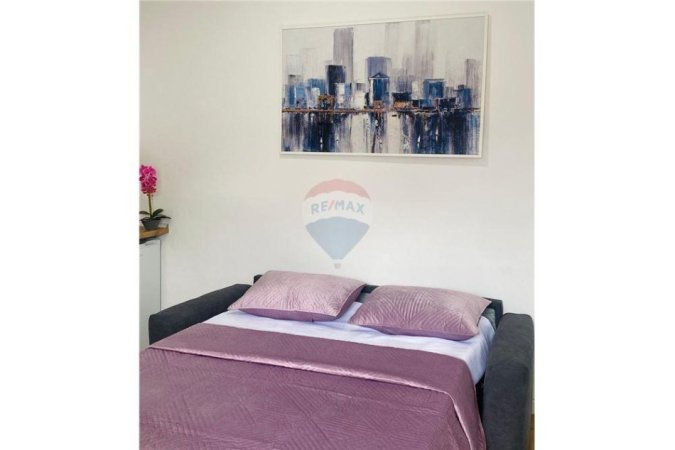 Vlore, jepet me qera hotel Kati 3, 526 m² 2.000 € (Rruga Reshat Osmani)