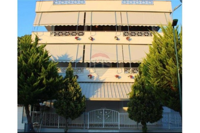 Vlore, jepet me qera hotel Kati 3, 526 m² 2.000 € (Rruga Reshat Osmani)